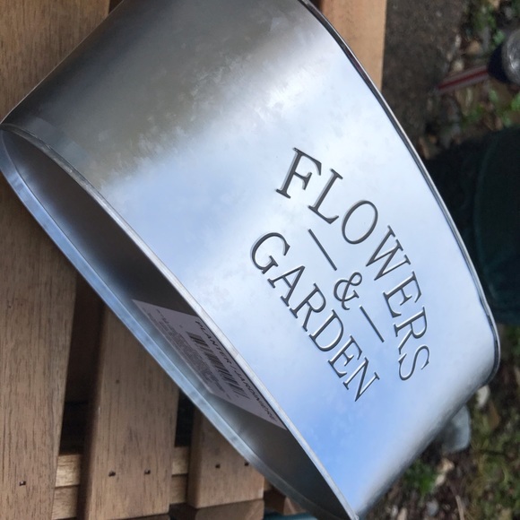 2 pc metal planters - Picture 5 of 6